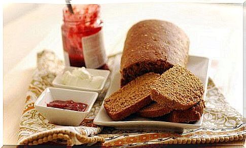 Wholemeal bread, cereals for breakfast