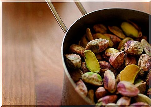 Roasted pistachios for arthritis