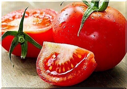 Fresh tomatoes for blood circulation disorders in the legs