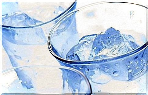 Mineral water with ice