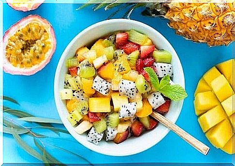 Fruit salad with herbs: 6 delicious recipes