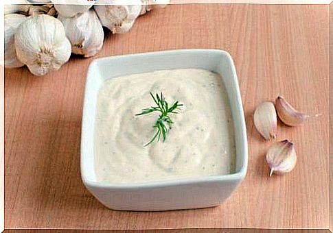 Homemade garlic sauce