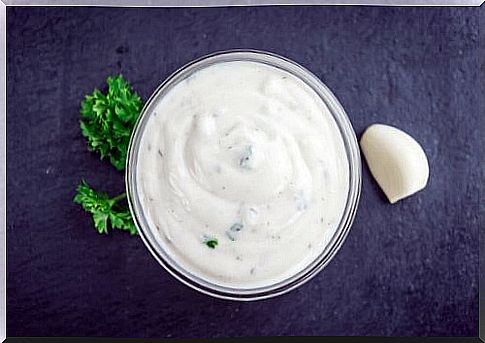 Garlic sauce with parsley