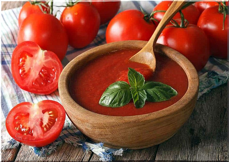 Homemade tomato sauce - why you should eat it every day