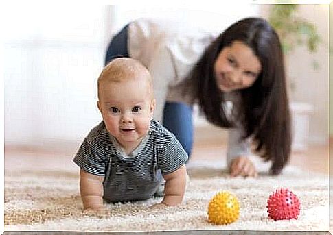 How to encourage your baby to crawl?  Some useful tips