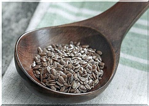 A tablespoon of linseed