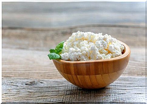 Cottage cheese effectively supports the growth of muscle mass and can be eaten sweet and salty.