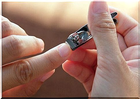 Trimming nails