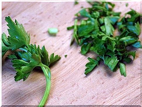 Fresh parsley for discoloration