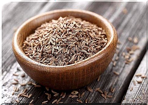 You can prepare caraway infusion in several ways.