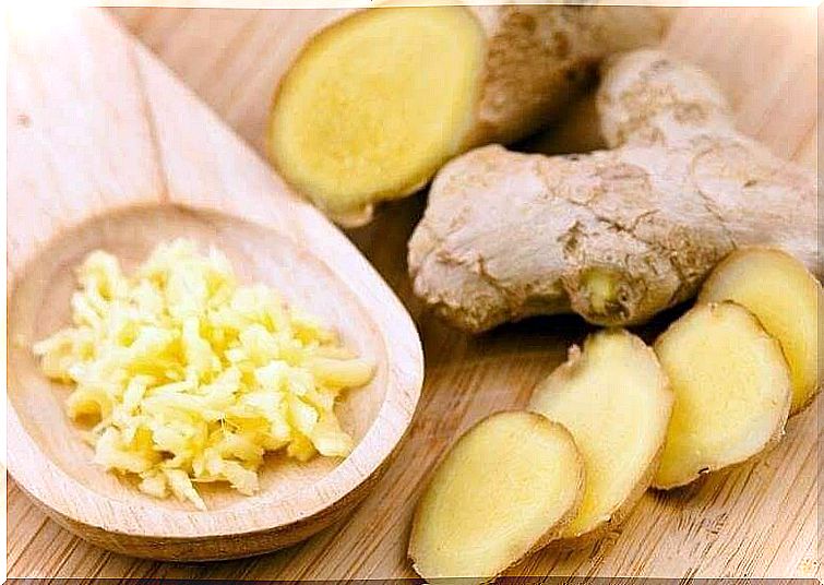 Grated ginger. Slimming ginger and turmeric infusion