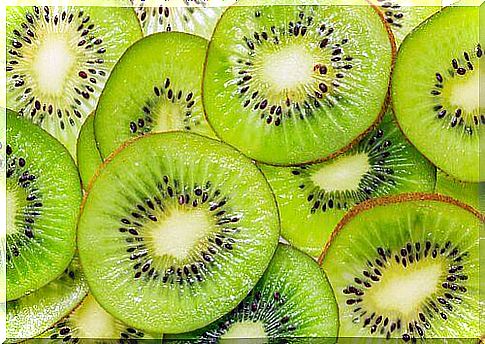 kiwi and vitamin c have a good effect on the lungs of a smoker 