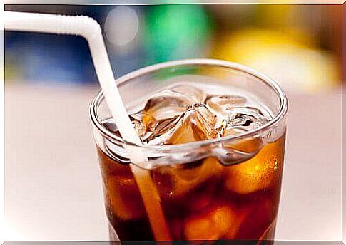 cola with ice in a glass