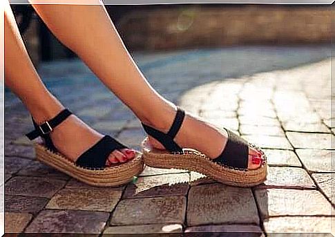 Unpleasant smell of sandals - 3 solutions