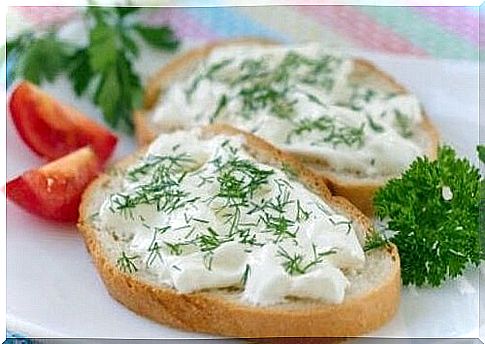 Vegan cream cheese on a sandwich